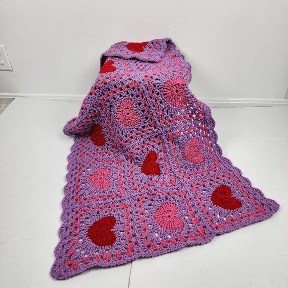 New Handmade Heart Motif Crochet Lap Blanket Pink Red & Purple Granny Square - Picture 5 of 11